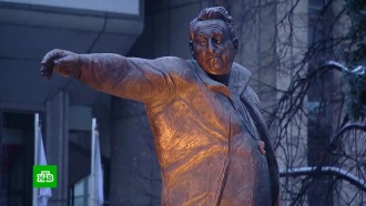 К <nobr>100-летию</nobr> хоккейного гения: в Москве открыли памятник Анатолию Тарасову