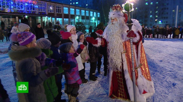 Сказочный караван Деда Мороза добрался до Москвы и окутал столицу зимним волшебством.НТВ.Ru: новости, видео, программы телеканала НТВ