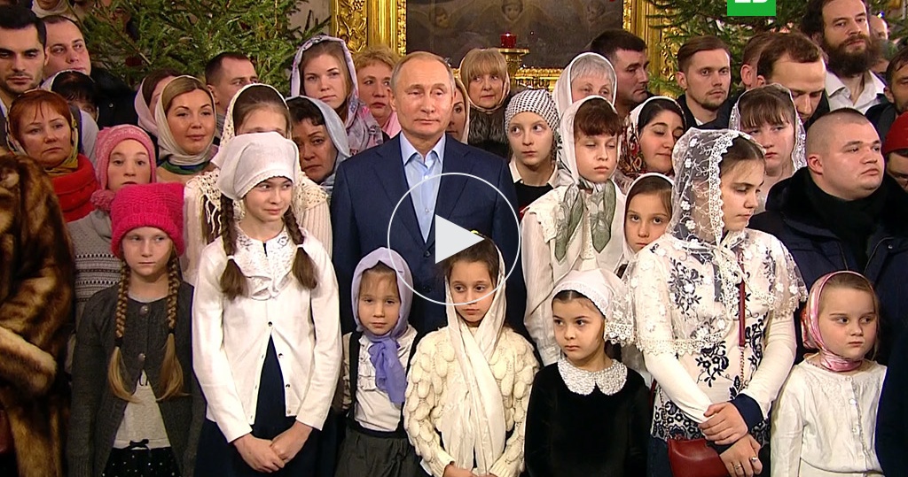 В пост какой платок одевать в церковь. Какой платок надеть в Церковь на Рождество. Фото Путина в Преображенском храме на Рождество 2012 года.