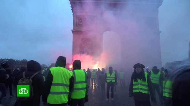 Во Франции 24 человека попали в больницы в ходе протестов «желтых жилетов».Макрон, Франция, беспорядки, митинги и протесты.НТВ.Ru: новости, видео, программы телеканала НТВ
