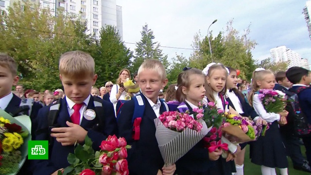 В школах Москвы прошли торжественные линейки.Москва, дети и подростки, образование, школы.НТВ.Ru: новости, видео, программы телеканала НТВ