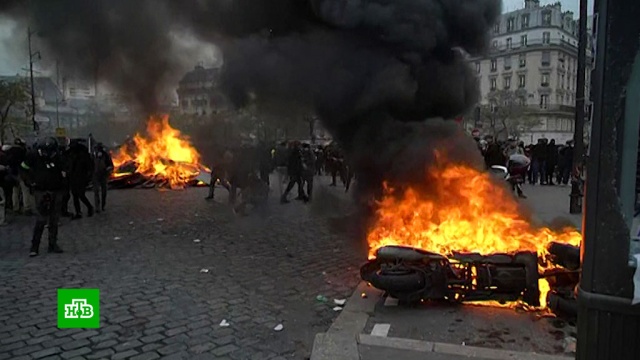 В годовщину протестов «желтых жилетов» в Париже задержаны более 30 человек.беспорядки, история, митинги и протесты, Франция.НТВ.Ru: новости, видео, программы телеканала НТВ