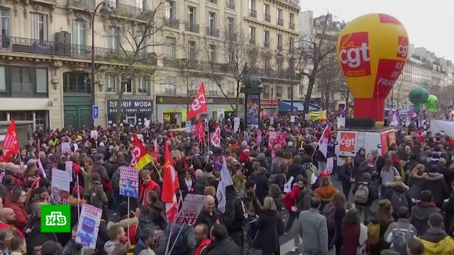 Французы устроили общенациональную акцию протеста против пенсионной реформы.Париж, Франция, забастовки, законодательство, митинги и протесты.НТВ.Ru: новости, видео, программы телеканала НТВ