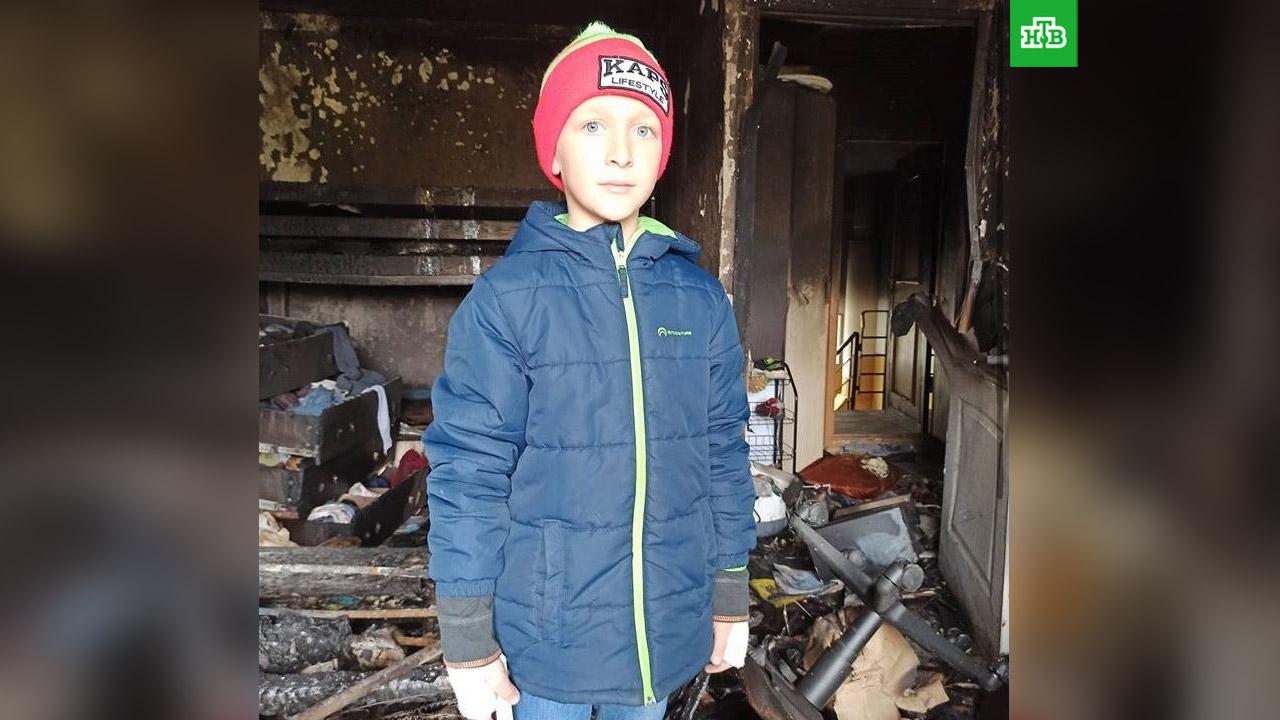 15 летний мальчик спас людей. Подросток спас из пожара. Мальчик спасает из пожара. Мальчик спас из пожара. Мальчик который спас детей из пожара.