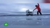 Ролик о прогулке семьи с ребенком по льду Онежского озера изучат в СК