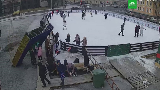Новогодняя арка рухнула на людей в Петрозаводске.Карелия, несчастные случаи.НТВ.Ru: новости, видео, программы телеканала НТВ