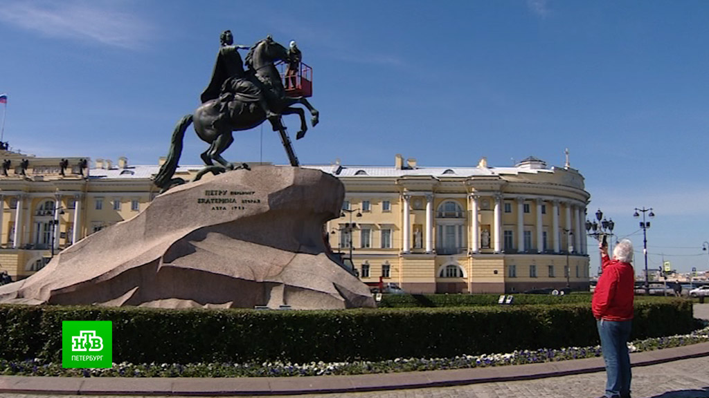 Исторические люди санкт петербурга. Памятник Петру 1 в Питере. Памятник Петру 1 на Московском вокзале Санкт-Петербурга. Медный всадник памятник Петру 1. Монумент Петра Гагарина в Санкт Петербурге.