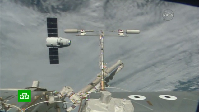 Американский космический корабль Crew Dragon с астронавтами летит к Земле.Илон Маск, МКС, космонавтика, космос, наука и открытия.НТВ.Ru: новости, видео, программы телеканала НТВ