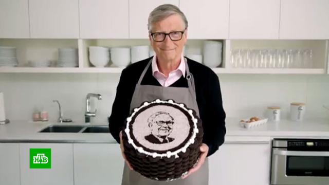 Билл Гейтс испек торт к 90-летию Уоррена Баффета.Гейтс, миллионеры и миллиардеры, торжества и праздники.НТВ.Ru: новости, видео, программы телеканала НТВ