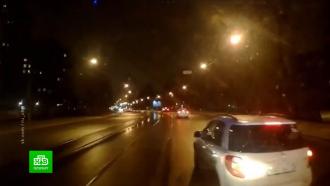 В Петербурге водитель иномарки по-хамски обошелся со скорой