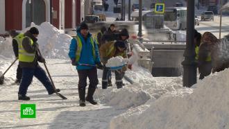 Коммунальщики Владивостока вывезли из города тонны сугробов
