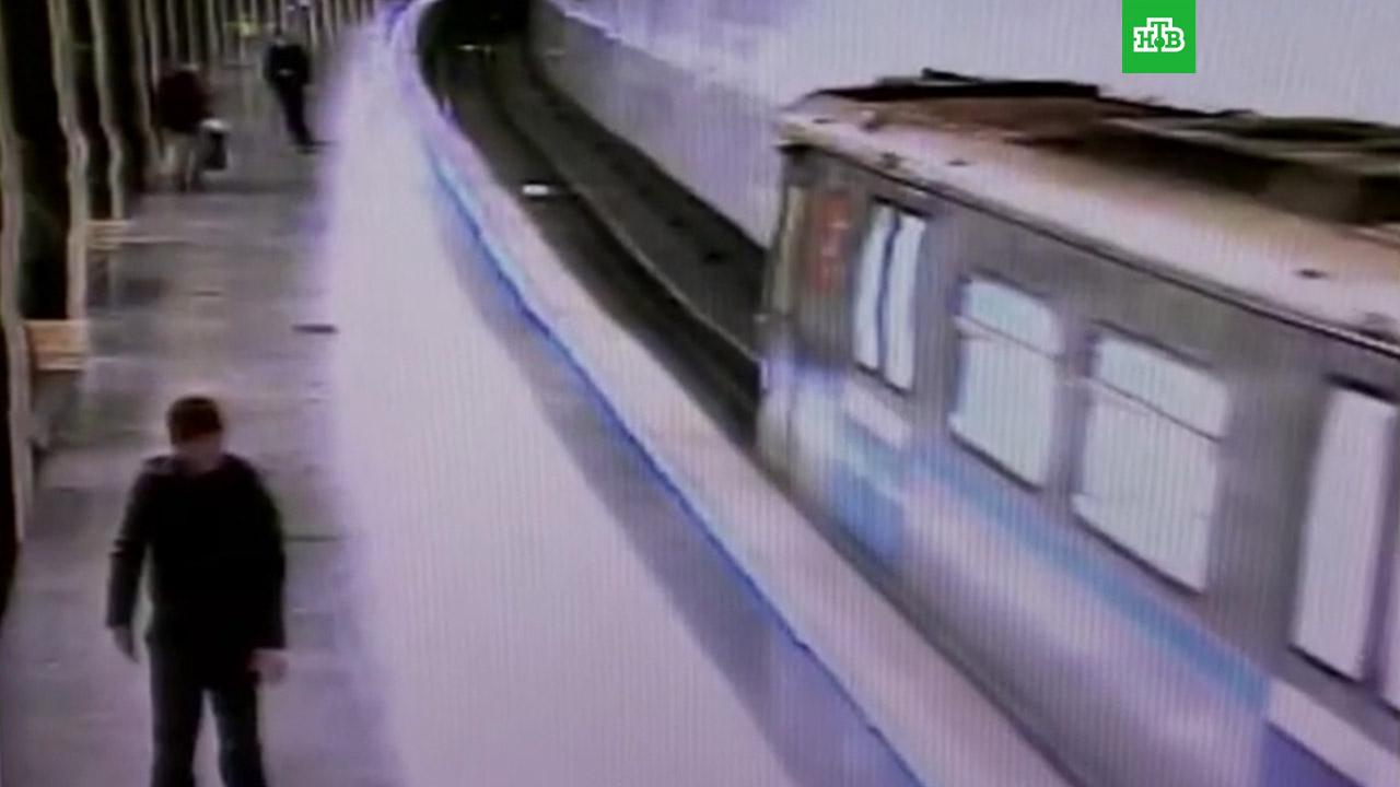 Кинул в метро