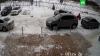 В Новосибирске водитель сбил маму с коляской после замечания о парковке: видео 