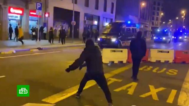 В Барселоне сторонники арестованного репера громят и грабят магазины.Испания, беспорядки, митинги и протесты.НТВ.Ru: новости, видео, программы телеканала НТВ