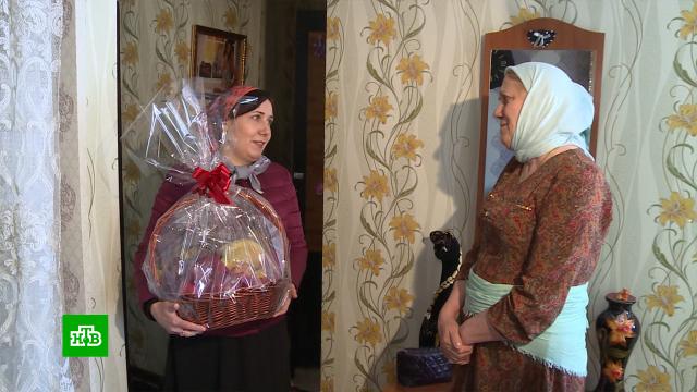 В Грозном волонтеры поздравляют женщин с наступающим 8 Марта.8 Марта, Грозный, Чечня, волонтеры, торжества и праздники.НТВ.Ru: новости, видео, программы телеканала НТВ