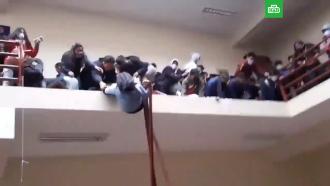 Гибель студентов в боливийском университете сняли на видео