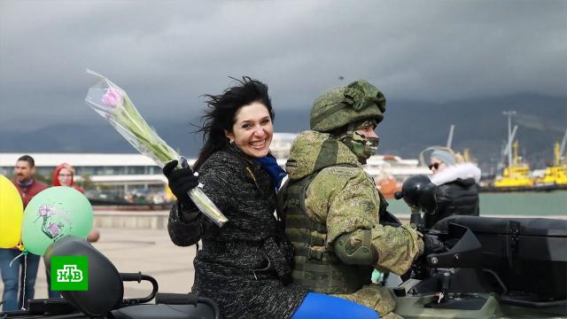 Российские военные поздравили женщин с наступающим 8 Марта.8 Марта, армия и флот РФ, женщины, торжества и праздники.НТВ.Ru: новости, видео, программы телеканала НТВ