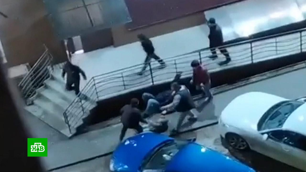 Нападение на школы ставрополя. Драка с камеры видеонаблюдения. 17 Марта Ставрополь драка.
