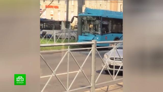 В Смольном назвали причину аварии с рейсовым автобусом на Ленинском проспекте.ДТП, Санкт-Петербург, автобусы.НТВ.Ru: новости, видео, программы телеканала НТВ
