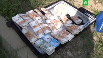 Торопившийся в командировку мужчина забыл во дворе чемодан с 15 млн рублей