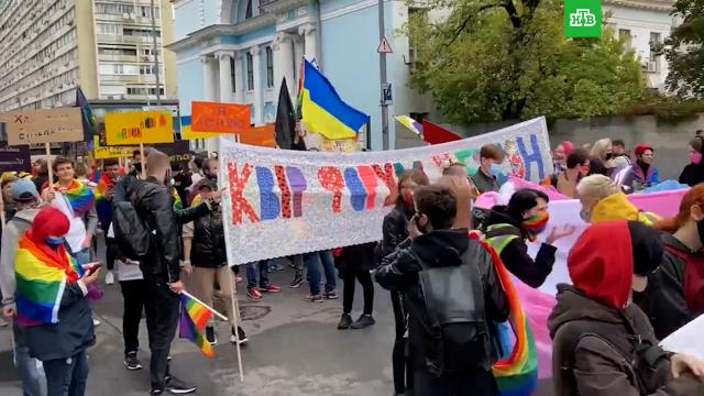 Марш ЛГБТ и протесты радикалов прошли в Киеве.Киев, Украина, гомосексуализм/ЛГБТ, митинги и протесты, парады.НТВ.Ru: новости, видео, программы телеканала НТВ