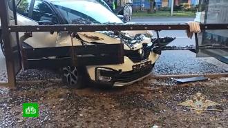 В Калининграде машина влетела в автобусную остановку и сбила пешеходов