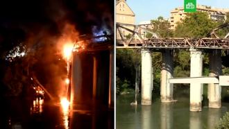 В Риме бездомные нечаянно сожгли мост XIX века через Тибр