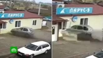 В Амурской области машина пробила стену магазина и влетела в торговый зал