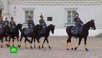 В Кремле прошла последняя в этом году церемония развода пеших и конных караулов