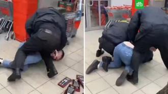 Охранники супермаркета избили покупателя из-за разбитой бутылки