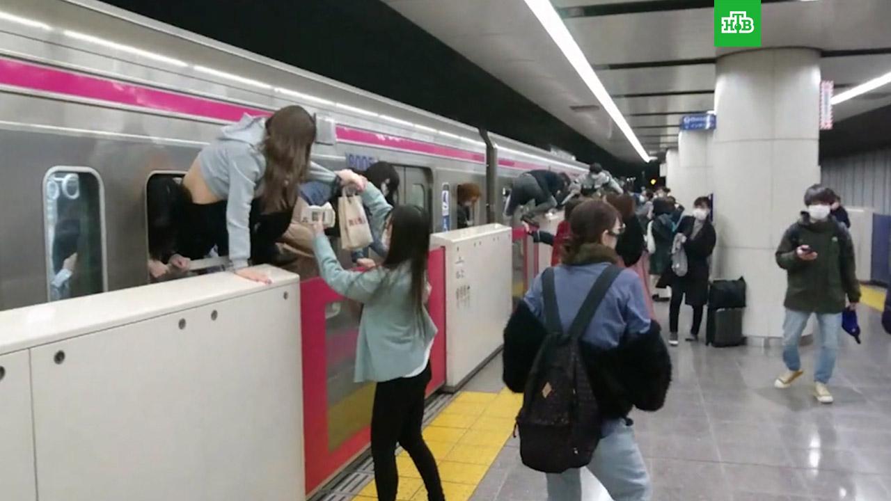 азиатки в метро смотреть онлайн фото 101