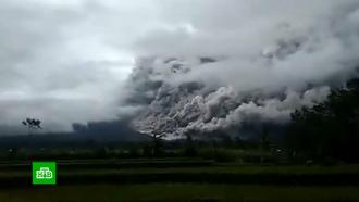 Извержение вулкана в Индонезии: число погибших возросло до 13
