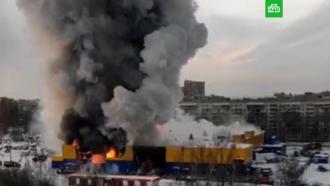 Момент обрушения горящего гипермаркета в Томске попал на видео 