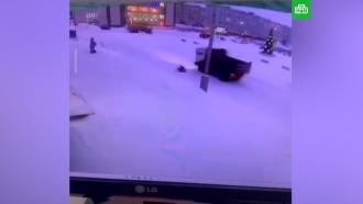 Ребенок на ледянке попал под колеса грузовика в Мурманской области