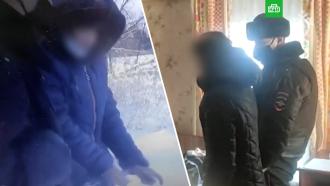 Мать найденных в овраге на морозе детей душила их шарфом