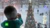 Деды Морозы спустились с крыши белгородской больницы и поздравили маленьких пациентов
