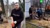В Краснодаре рабочий ударил пенсионерку из-за замечания: видео