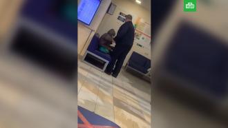 Охранник в поликлинике облил 80-летнюю женщину из газового баллончика