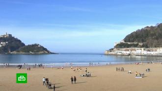 В Испании люди начали купаться в море благодаря аномальному теплу