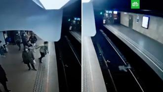 Мужчина столкнул женщину под колеса поезда в брюссельском метро