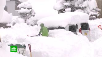 Рекордные снегопады в Японии сняли на видео