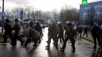 В Париже задержаны более полусотни участников протестов против санитарных мер