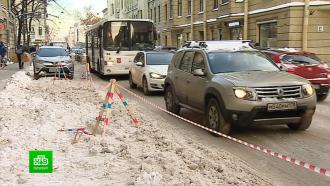 Следующей зимой убирать снег на улицах и во дворах Петербурга будут госпредприятия