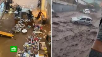 «Наш город смыло»: число жертв наводнения в бразильском Петрополисе перевалило за сотню 