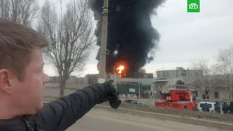 Видео с места взрыва и пожара на крупнейшей нефтебазе Луганска