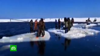 Спасатели предупредили рыбаков об опасности выхода на лед в марте