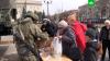 Российские военные передали жителям Херсона гуманитарную помощь