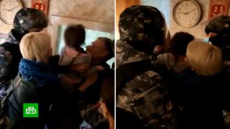 Жительница Оренбурга с помощью спецназа забрала дочь у бывшего сожителя