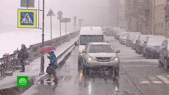 Апрельский снегопад привел к пробкам и ДТП в Петербурге