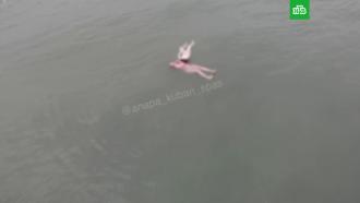 Ребенок умер от обморожения после купания с матерью в Чёрном море